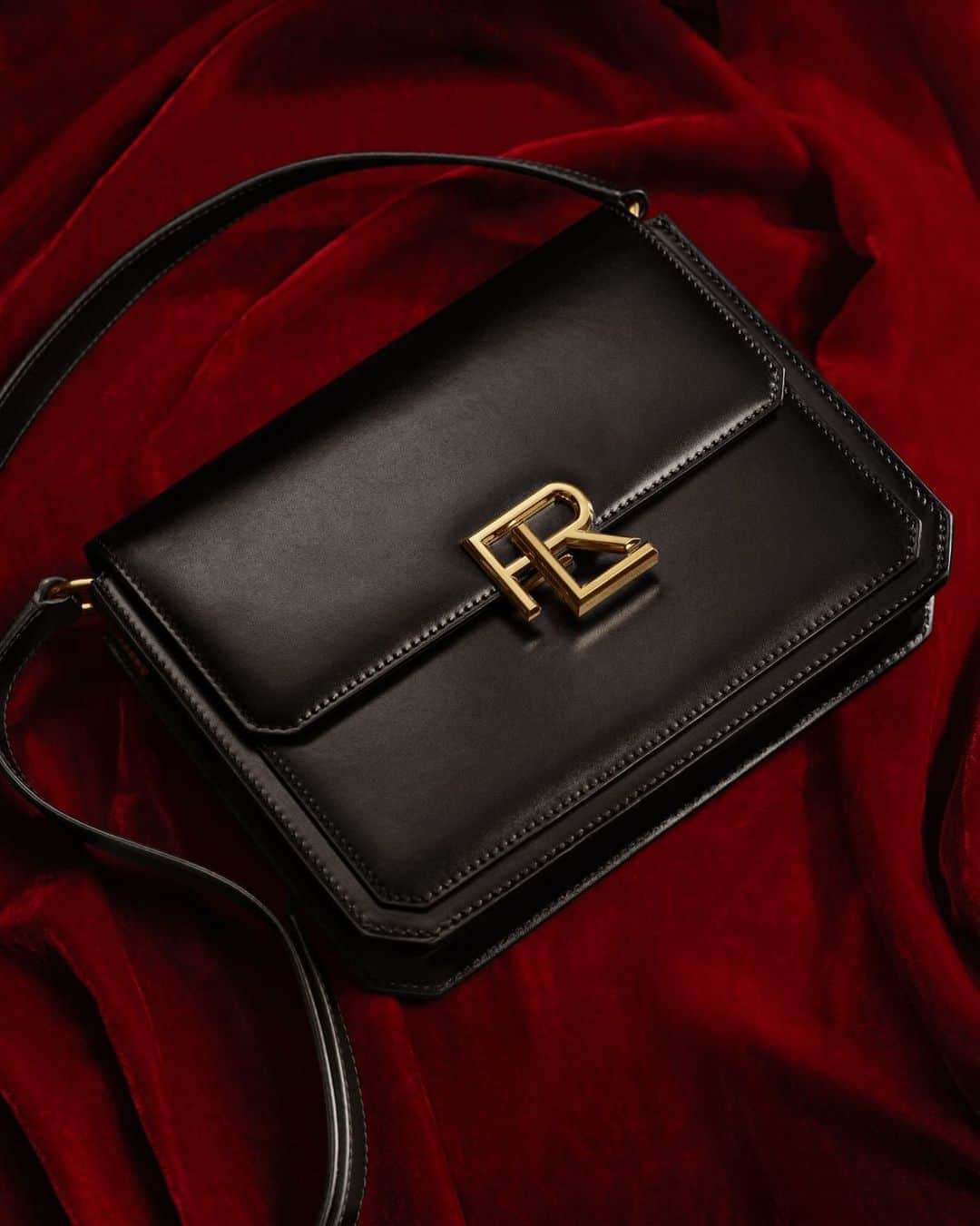 Ralph Laurenのインスタグラム：「A statement of purpose, beauty, and personal style: the #RL888 bag for #RalphLauren Holiday 2023.  Discover the story of the RL 888 and more #RLGifts via the link in bio.  #RLHoliday」