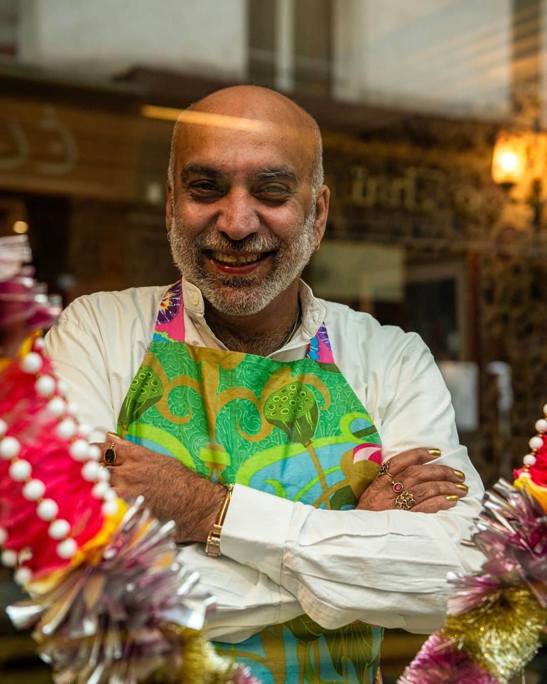 Vogue Runwayさんのインスタグラム写真 - (Vogue RunwayInstagram)「Manish Arora (@manisharorafashion), the Paris-based fashion designer known for collections lavishly ornamented with psychedelic flair, has spent the last week fine-tuning the menu for Diwali Mela, a takeover starting today as a nod to the festival of light that is considered India’s most important holiday. Although the main celebrations culminate on Sunday, the pop-up will run through November 30. Together with Desi Road’s owner Stéphanie de Saint-Simon and chef Ghosh Gobinda, Arora is showcasing a variety of dishes from his 2021 cookbook, We Are Family, comprised of recipes from 26 relatives in India—his mother, aunties, cousins—all women. Tap the link in bio as Arora tells Vogue more about the project.」11月12日 1時15分 - voguerunway