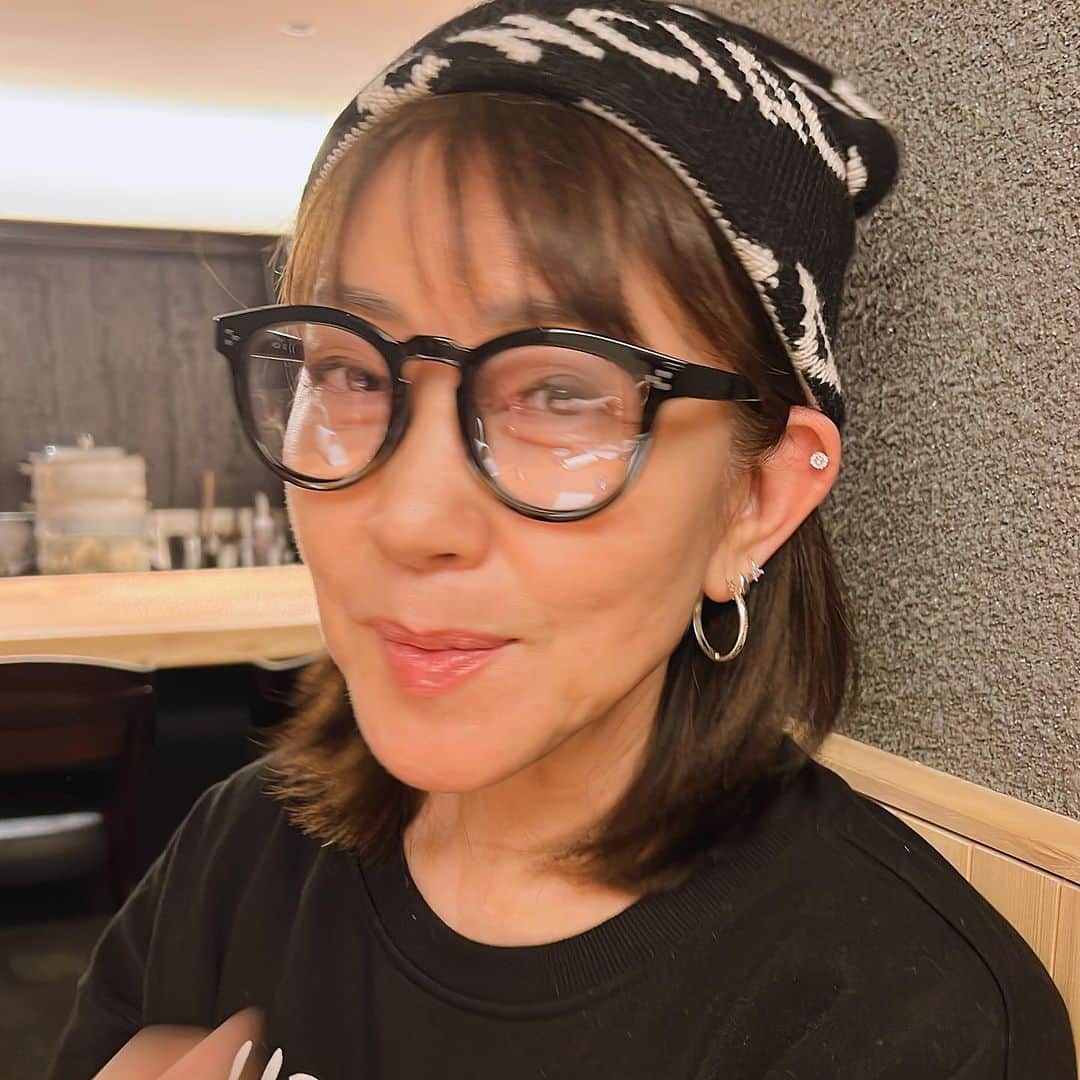 小林ひろ美さんのインスタグラム写真 - (小林ひろ美Instagram)「アメリカから一時帰国している友だちと美味しい和食を楽しみました。今回もUNIQLOメガネがイイねという話題になり、順番にかけてみることに😆やっぱりこのメガネ、なかなか優秀かも💕  #トムフォード風 #ユニクロメガネ #女子会ディナー #代々木上原グルメ  #割烹葵 #ごちそうさまでした」11月12日 1時13分 - hiromi_kobayashi__