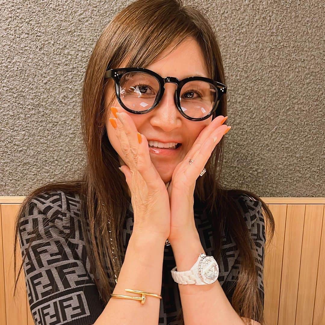 小林ひろ美さんのインスタグラム写真 - (小林ひろ美Instagram)「アメリカから一時帰国している友だちと美味しい和食を楽しみました。今回もUNIQLOメガネがイイねという話題になり、順番にかけてみることに😆やっぱりこのメガネ、なかなか優秀かも💕  #トムフォード風 #ユニクロメガネ #女子会ディナー #代々木上原グルメ  #割烹葵 #ごちそうさまでした」11月12日 1時13分 - hiromi_kobayashi__