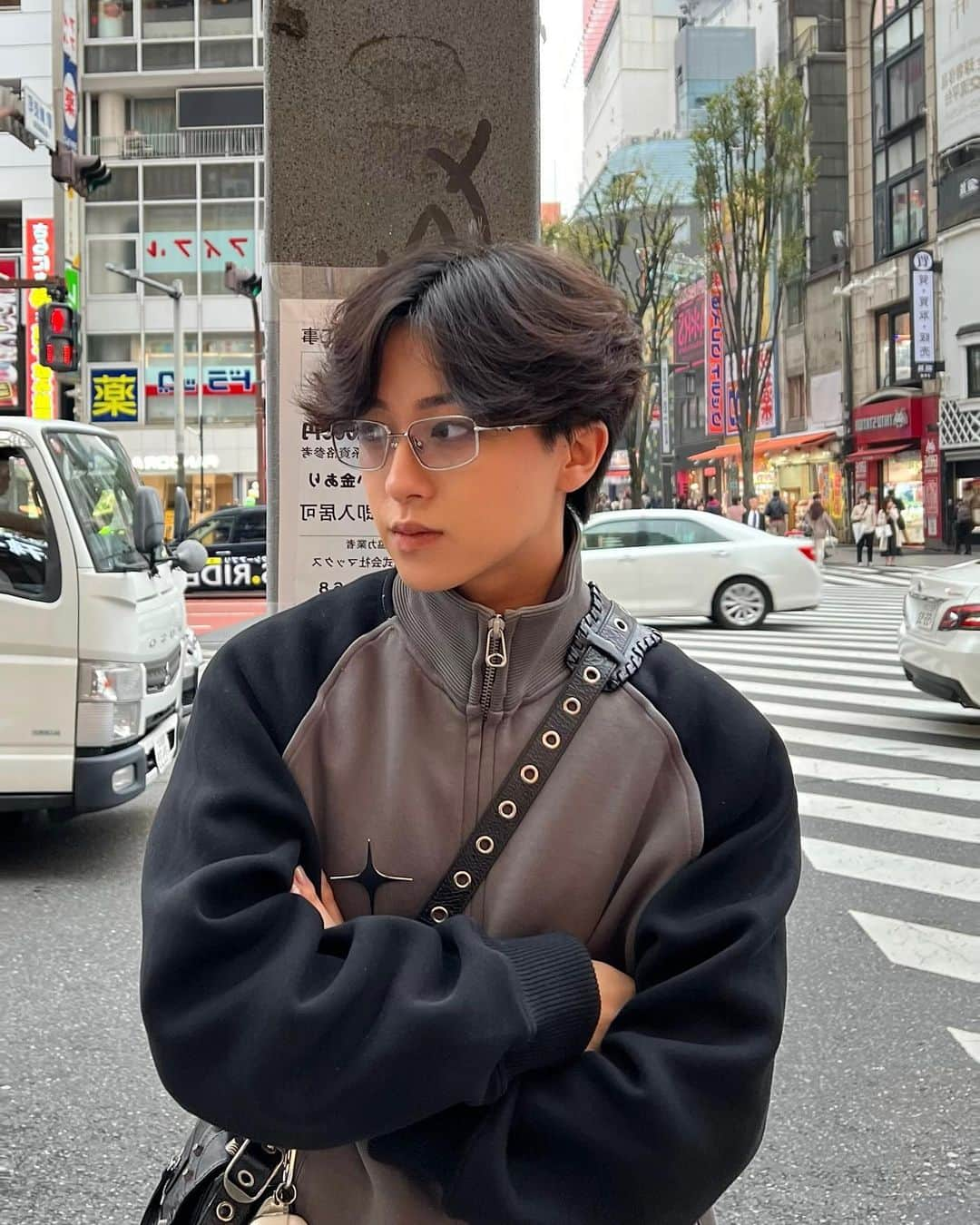 まきとんさんのインスタグラム写真 - (まきとんInstagram)「with glasses @gentlemonster   jaket: @anteriorloved  bottoms @_personsoul_  . . . #gentlemonster #personsoul #ootd #outfitinspo」11月12日 1時16分 - lv_iw