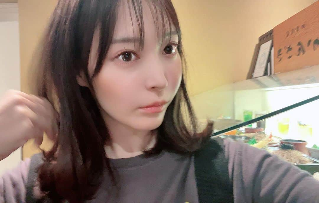 田中良子のインスタグラム：「今日のロケのために、ちょい前髪を切った(自分で)  やっぱり、、、なぜか、、、ロケの時は前髪欲しい、、、、  なんでかは知らん」