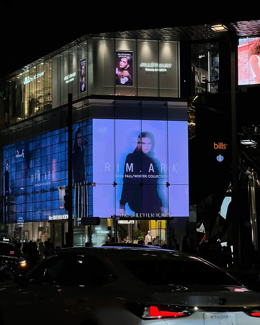 中村真里のインスタグラム：「⁡ @RIM.ARK  visual campaign is on screen  in Harajuku  Winter version ⁡ Photographer : Seiya Fujii（W） Art Director : Rdrah Models:Pleun,Aubria(BRAVO) Hair & Make-up:Akihiro Motooka ⁡ #FW23」