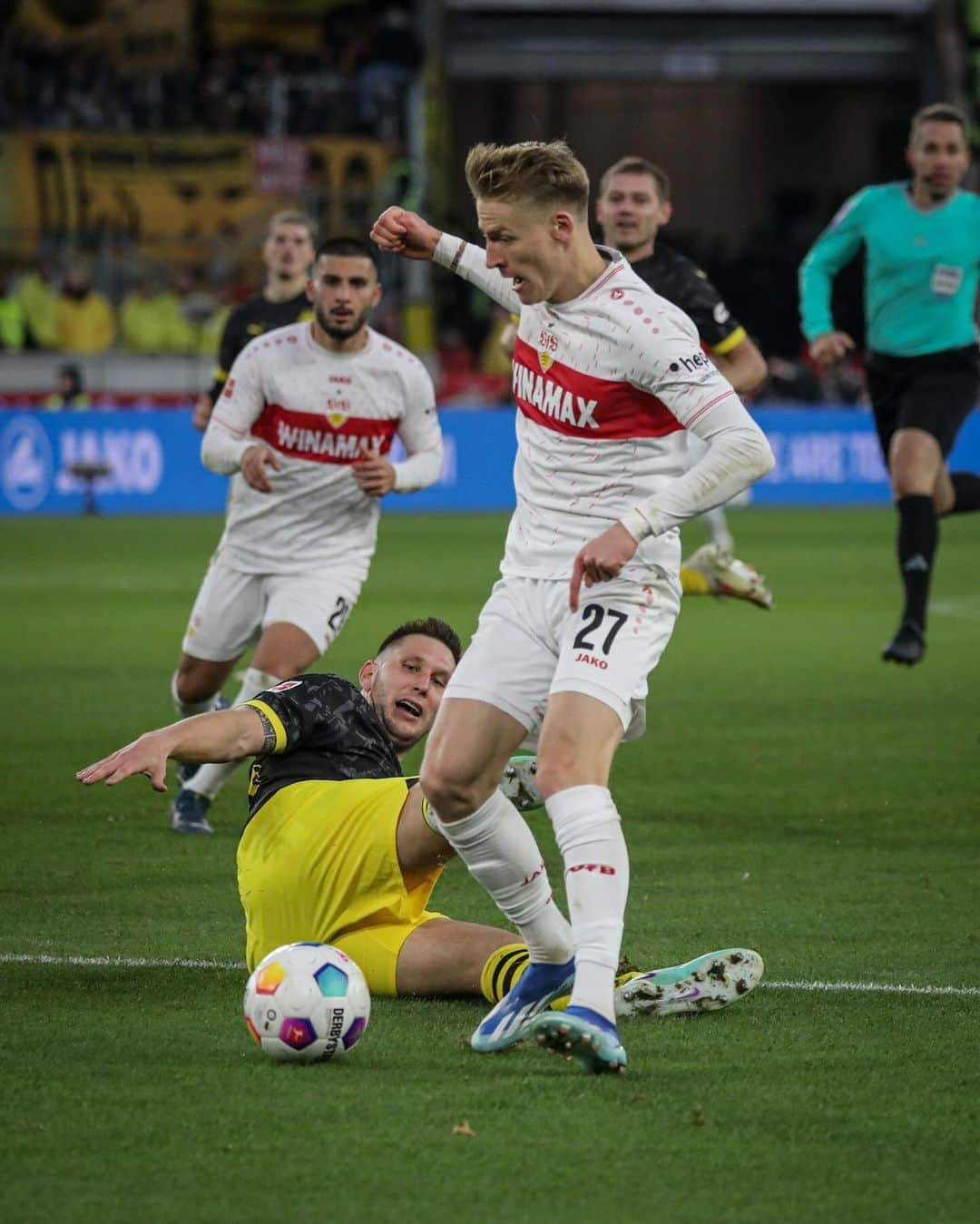 VfBシュトゥットガルトさんのインスタグラム写真 - (VfBシュトゥットガルトInstagram)「HEIMSIEEEEEEG!!! 😍😍😍😍😍😍 _ #VfB #VfBBVB 2:1 #vfbstuttgart #vfbstuttgart1893 #auscannstatt #furchtlosundtreu #VfBInsta」11月12日 1時29分 - vfb