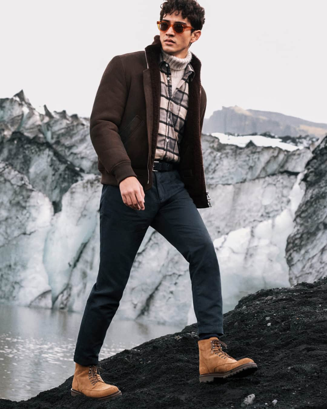 MR PORTERのインスタグラム：「If you, like us at the MR PORTER’s London HQ, are prepping for the big chill to set in, then your wardrobe is calling for one thing: a good shearling jacket. After all, you can always rely upon them to provide rugged looks and unbeatable warmth.  Tap to shop the look and head to the link in bio to discover everything you need for a stylish winter.」