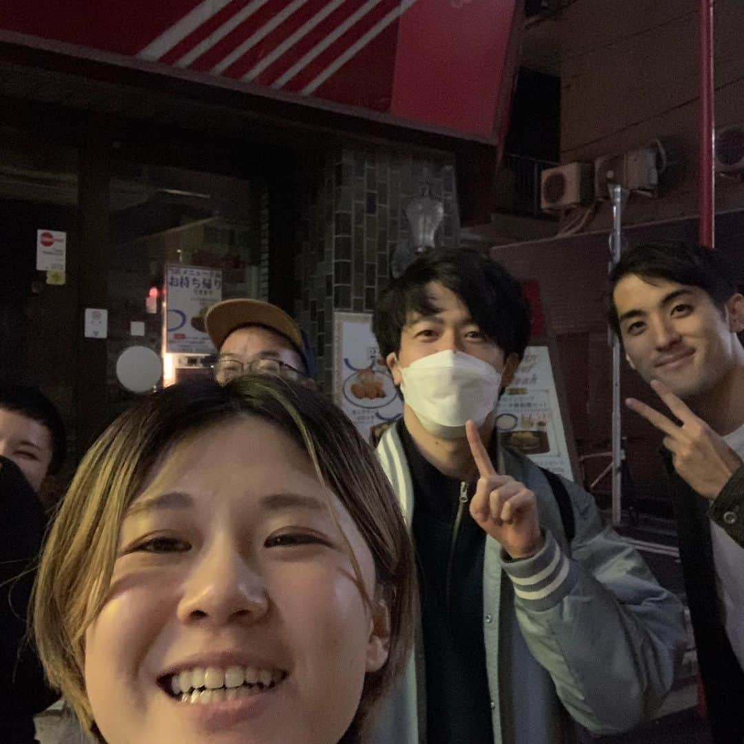 にぼしいわしさんのインスタグラム写真 - (にぼしいわしInstagram)「村上さんに秘孔を優しく突かれてみんな姿勢良くなって健康に帰ってった  #ネタコメ」11月12日 1時31分 - niboshiiwashiiwashi