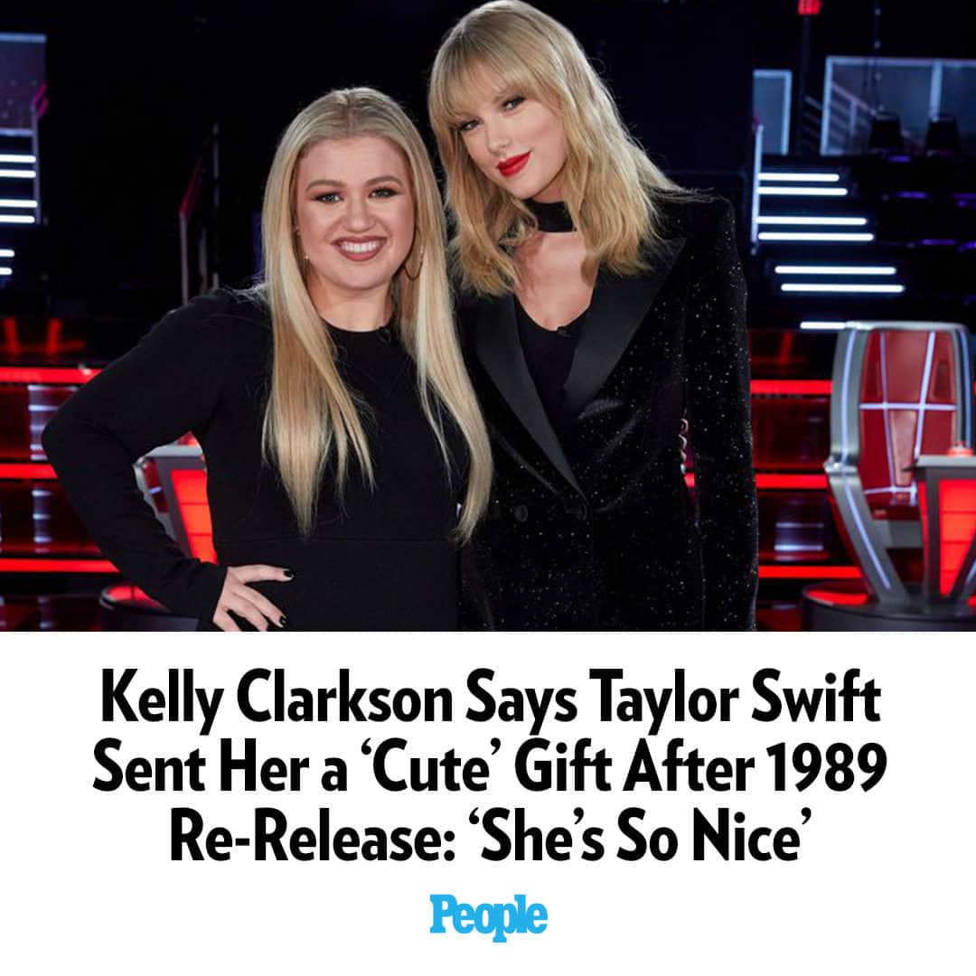 People Magazineのインスタグラム：「Taylor Swift has a 'Reputation' for giving great gifts, according to Kelly Clarkson. On Thursday, the “Breakaway” singer gushed to E! News about how she’s received sweet surprises from her fellow hitmaker. 💐   The talk show host was promoting the launch of her SiriusXM channel, the Kelly Clarkson Connection, when she revealed Swift sent her tokens of her appreciation.   "You know what's so funny? She just sent me flowers," the television personality said. Find out why in our bio link! | 📷: Getty」