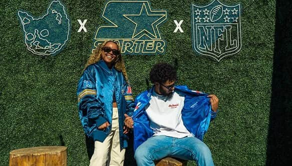 スターターさんのインスタグラム写真 - (スターターInstagram)「We are outside 🏈 🏈@dogerstadium for @CampFlogGnaw! Come visit us at Camp @NFL for your chance to win a custom STARTER x NFL × CFG COACHES JACKET!」11月12日 10時56分 - starterofficial