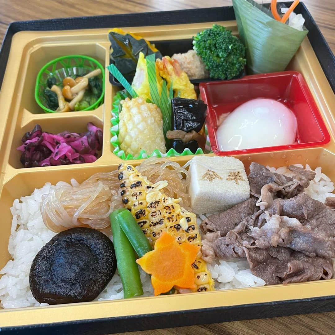 中山裕子さんのインスタグラム写真 - (中山裕子Instagram)「テンションが上がったお弁当🍱」11月12日 10時59分 - yuko_nakayama_official