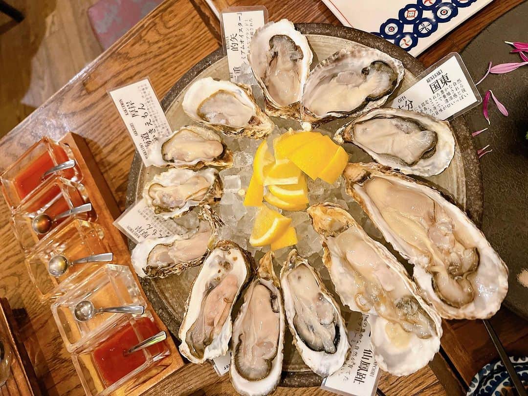 桜花由美さんのインスタグラム写真 - (桜花由美Instagram)「昨日は結婚記念日だったので、大好きなオイスターバーに行ってきました！  生牡蠣最高！ 牡蠣のなめろうもめちゃくちゃ美味しい！ 焼き牡蠣、牡蠣のアヒージョ、 刺身に日本酒。 マジで美味しい♪ 最高な夜でした♪  今日はOZ新宿大会後ちゃんすに入ります！ なので、私が行くのは少し遅れるかも。  来週のちゃんす当番は13日、15日、17日！ 今日明日は連チャン！ 頑張ります！  カンフェティでwave大会の配信してるよー！ 見てね。  ▼カンフェティでwave11・1新宿大会&11・3名古屋大会の試合を配信中！  ◎PHASE2 Reboot 4th『NAMI☆1～Nov.～’23』（11月1日 新宿FACE大会）   ☆配信チケット https://s.confetti-web.com/detail.php?tid=75439&  ［配信期間］ 11月13日(月)23:59まで  ◎『NAGOYA WAVE～キン☆シャチ～vol.24』（11月3日 名古屋大会）  ☆配信チケット https://s.confetti-web.com/detail.php?tid=75563&  ［配信期間］ 11月15日(水) 23:59まで  ※上記期間中に「視聴用URL」にアクセスしていただき、カンフェティ会員ID・パスワードでログインしてください。そのまま配信をお楽しみいただけます。 （視聴用URLは本ページのみ記載されております。配信終了までブックマークに追加する等ご対応ください）  ※WEB予約のみでの受付となります。 　カンフェティチケットセンターでの電話受付はございません。  ◆お問い合わせ 株式会社ZABUN プロレスリングWAVE TEL＝03-6300-5226 メール＝info@pro-w-wave.com  #wavepro ‪#プロレスラー ‬ ‪#女子プロレス‬ ‪#prowrestling‬ ‪#プロレスリングwave‬ #桜花由美 #波ヲタ #愛犬 #愛犬との暮らし  #犬  #犬のいる暮らし  #犬なしでは生きていけません会  #犬バカ #トイプードル  #トイプードルカフェオレ  #youtube  #youtubechannel #正危軍  #歌舞伎町女子プロレスバーちゃんす  #歌舞伎町ちゃんす #カンフェティ #ボスマミ #メンタルケア心理士  #メンタルケア心理専門士 #メンタルケアカウンセラー  #オンラインカウンセリング #妊活 #結婚記念日ディナー」11月12日 11時01分 - ohkayumi