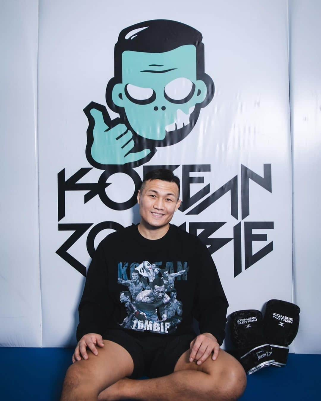 ジョン・チャンソンさんのインスタグラム写真 - (ジョン・チャンソンInstagram)「Zombie Nation x @kse332 Collaboration shirt available exclusively at my LA & OC event next week! Always an honor to work with the talented Seung Eun Kim! 은퇴 기념 티셔츠😃 LA에서 만나요!」11月12日 11時05分 - koreanzombiemma