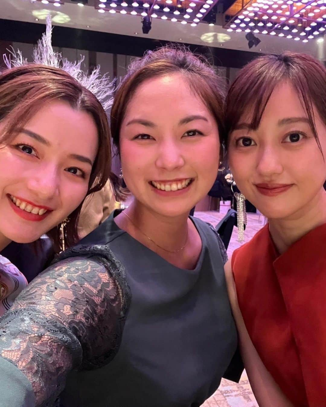 菊地亜美さんのインスタグラム写真 - (菊地亜美Instagram)「. アイドリング‼︎!メンバーの結婚式はいつも同窓会みたいになって楽しい🥰💍 同期のせりなの結婚式♡ とっても可愛い新婦と素敵な新郎でした💗 もちろんめちゃくちゃ泣いた🤍笑 おめでとう♡末長くお幸せに…🩵  結婚式で着たワンピースは @amerivintage 🌱」11月12日 11時27分 - amikikuchi0905