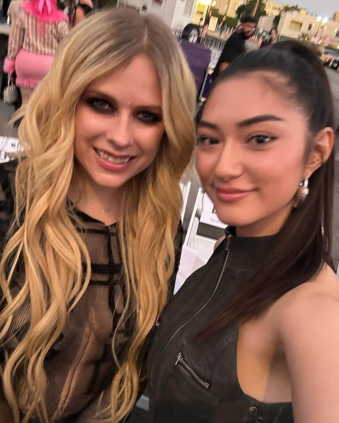 あんなさんのインスタグラム写真 - (あんなInstagram)「Attended the Ashton Michael #punktsugicollection runway & ran into @avrillavigne 🖤🖤🖤🖤🖤🖤 @ashtonmichael さんの新コレクションのランウェイにお邪魔しました！アヴリルラヴィーンさんに会えて嬉しかったです☆ ♪」11月12日 11時28分 - annaayaofficial