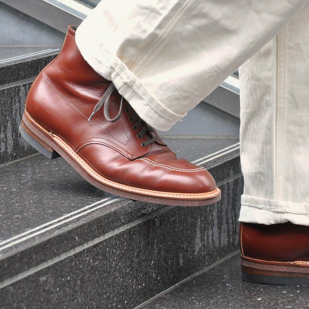 ラコタハウスさんのインスタグラム写真 - (ラコタハウスInstagram)「Alden  Model: 405 Style: Indy Boot Material: Legacy Color: Brown  各種お問い合わせは、プロフィール欄記載リンクのLINEをご利用ください。  #alden #aldenshoes #thelakotahouse #calf #オールデン #ラコタハウス #カーフ #革靴」11月12日 11時47分 - thelakotahouse