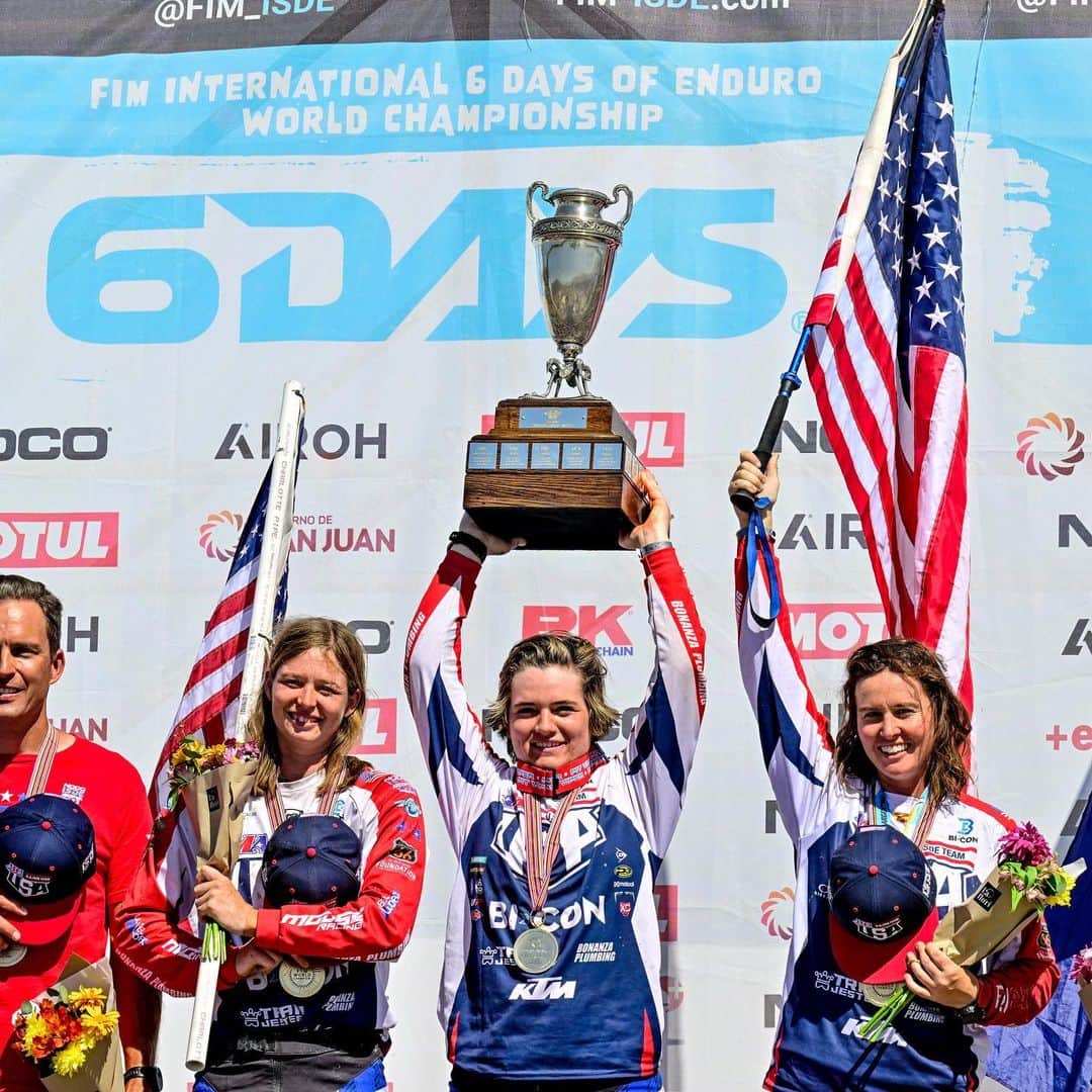 Racer X Onlineさんのインスタグラム写真 - (Racer X OnlineInstagram)「USA battled all week long to clinch the 97th ISDE 6 Day World Championship in Argentina! Congratulations to the entire team clinching the World Trophy and Women’s World Trophy 🏆 🇺🇸 #ISDE」11月12日 11時40分 - racerxonline