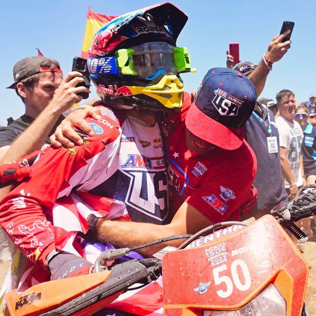 Racer X Onlineさんのインスタグラム写真 - (Racer X OnlineInstagram)「USA battled all week long to clinch the 97th ISDE 6 Day World Championship in Argentina! Congratulations to the entire team clinching the World Trophy and Women’s World Trophy 🏆 🇺🇸 #ISDE」11月12日 11時40分 - racerxonline