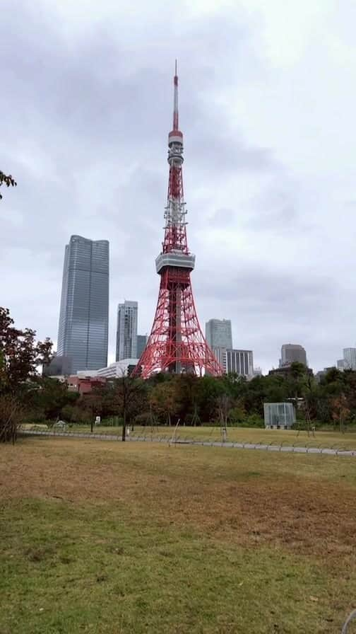 エリーのインスタグラム：「みんな教えてくれてありがとう♡芝公園素敵！東京タワー素敵！♡」