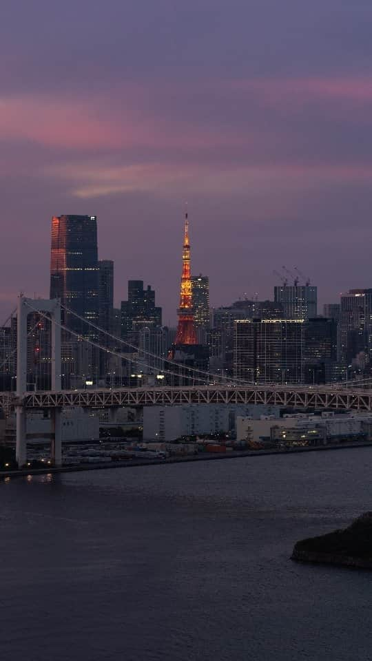 Joshのインスタグラム：「// your presence is a joy. Tokyo tower always looks lovely and there are so many random angles to see it from. I don't think I'd ever ride the elevator back up it, but from afar it is a sight to see. . . . #japan #japaneseculture #visitjapan #visitjapanjp #visitjapanau #explorejapan #japantravel #tokyoweekender #matcha_jp #japanawaits #japan_vacations #discoverjapan #discovertokyo #japanlandscape #japanlife #tokyotower #tokyo #beautifulsunsets #twlightscapes」