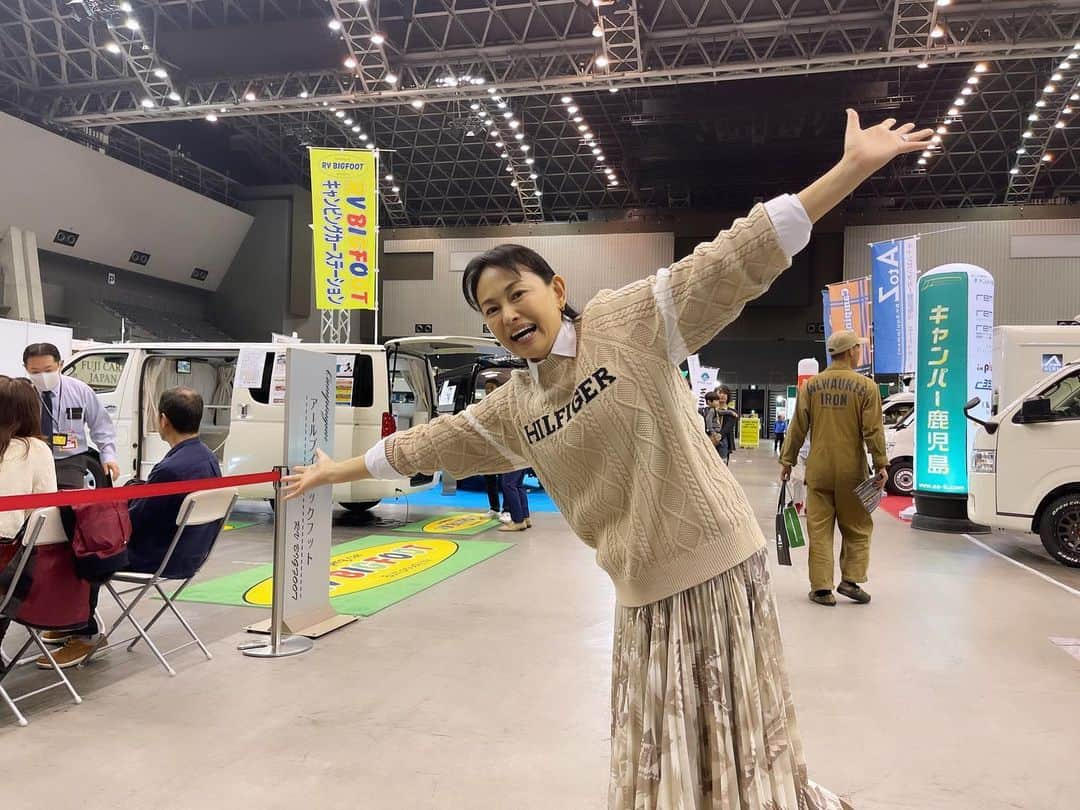 田中美奈子のインスタグラム：「さぁ〜福岡キャンピングカーショー2日目です🎉🎉🎉 12：55からトークショー開催❣️ 待ってるよー🥳🥳🥳 #キャンピングカーショー #キャンピングカー欲しい #キャンピングカー女子 #japaneseactresses」