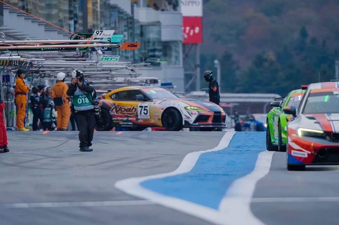 Toyota team thailandのインスタグラム：「arto x Super Taikyu (Final Fuji 4 Hours Race with Fuji Niq Festival) Date: 11-12 November 2023 😁✌🏻🇹🇭🇯🇵」
