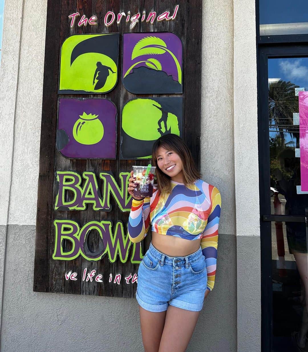 渡辺愛のインスタグラム：「BANZAI BOWL🍓🫐🍌🩷 オススメはDiamond Head😆 w/ @surfer_julie」