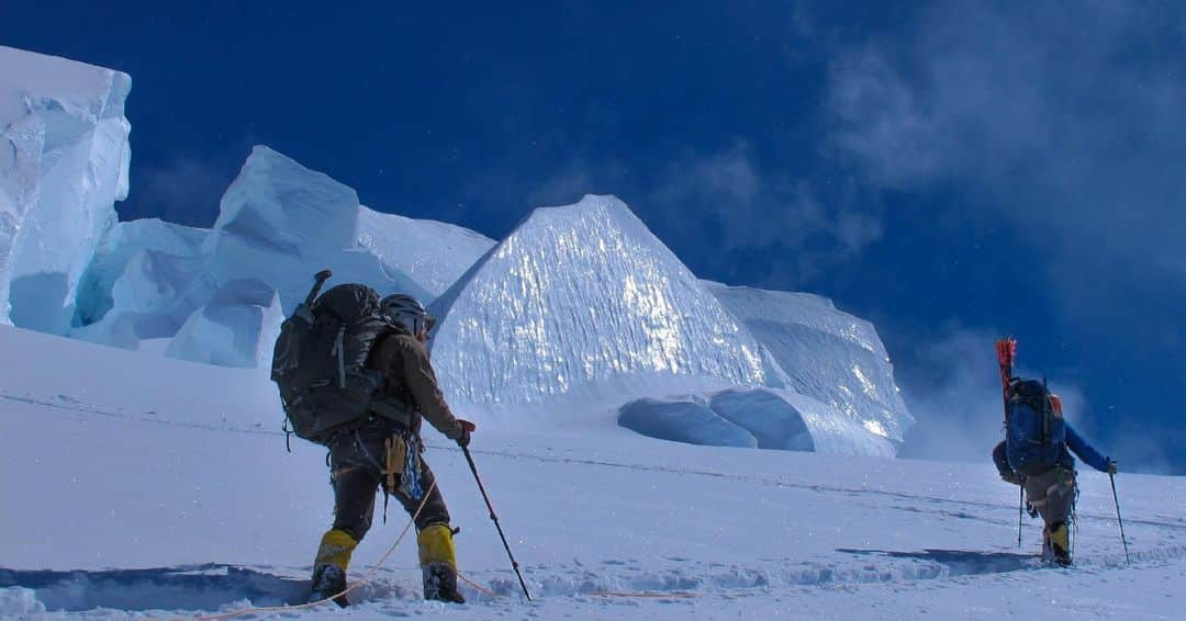 オスプレーさんのインスタグラム写真 - (オスプレーInstagram)「In honor of Veteran's Day, Nick Watson, founder of Veterans Expeditions (VetEx), shared his story with us: from navigating life after the military to now, over a decade of community work through VetEx.   From bikepacking through Baja to a self-guided Denali summit, the VetEx team has spent the last 12 years empowering former service members through mentorship and outdoor training. With more than 40 expeditions on next year’s calendar, participating veterans will have the opportunity to gain new skills and build community through outdoor activity.   Explore VetEx’s story via the link in our bio.」11月12日 3時38分 - ospreypacks