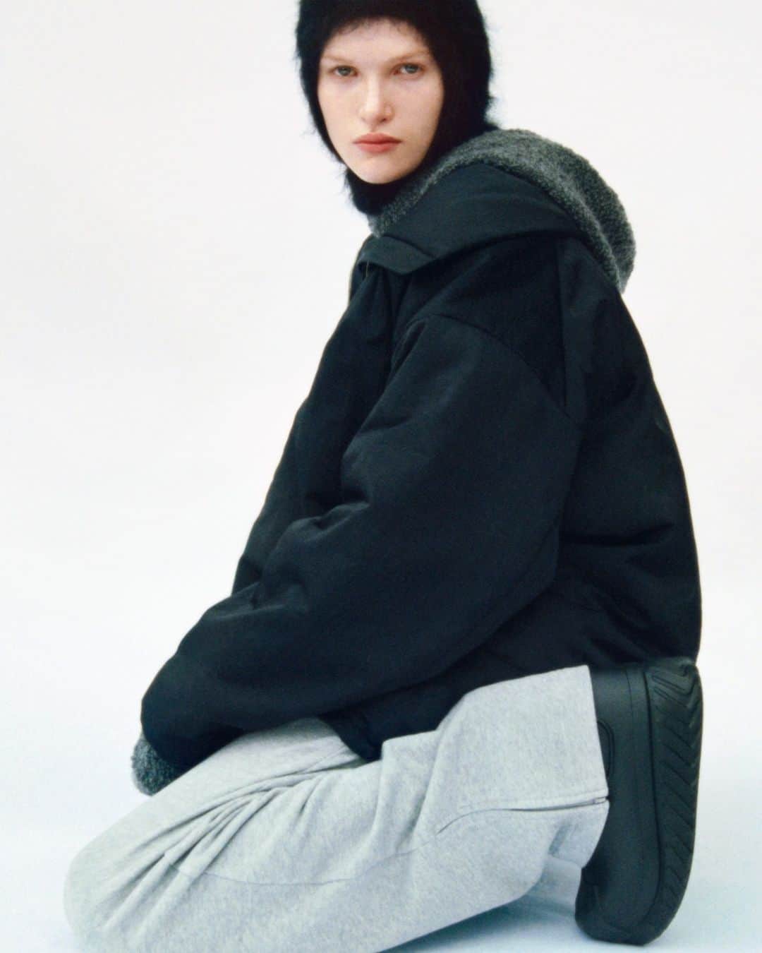ARKETのインスタグラム：「Complementing our line of coats and jackets as well as our most-adored winter layers, the accessories collection offers finishing touches like hoods, beanies and scarves that make a difference in terms of everyday comfort and style. Enjoy 15% off outerwear and winter accessories through Sunday 12 November: link in bio. - #ARKET」