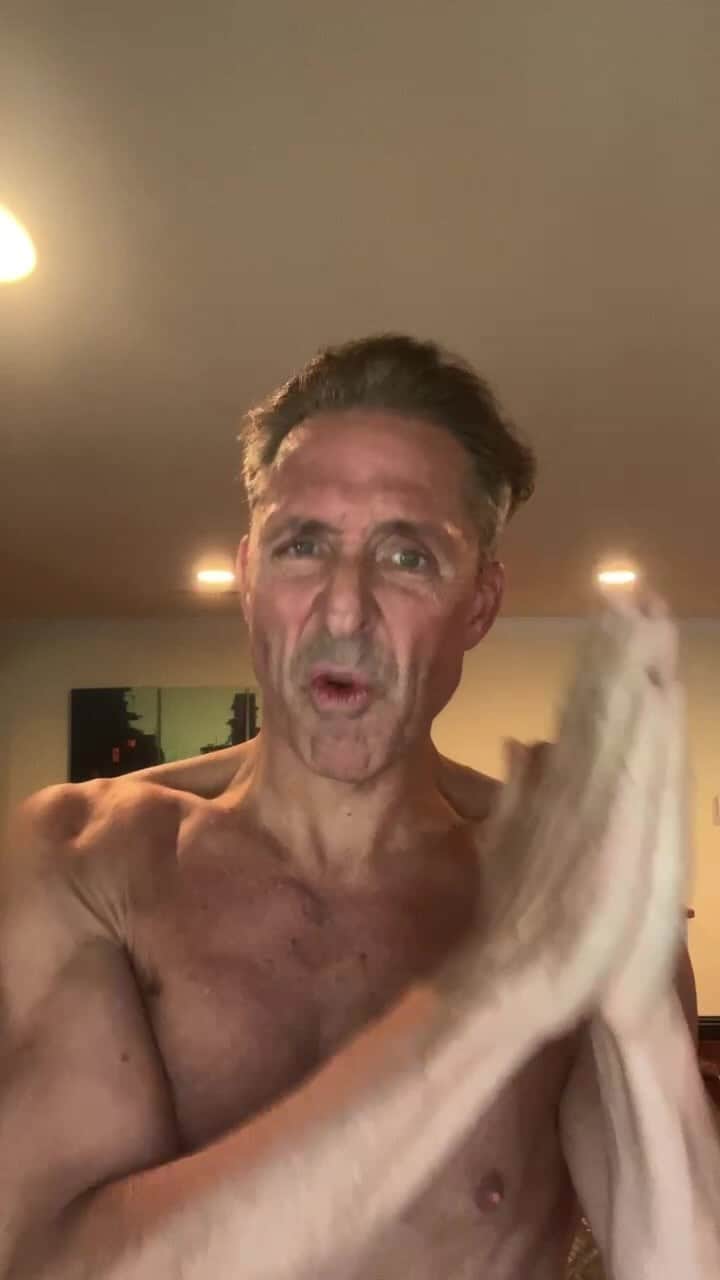 デイヴ・アスプリーのインスタグラム：「Super fun birthday Q&A. Managed not to drop the towel in the cold plunge… thoughts on carnivore, vegan, longevity, and so much more…」
