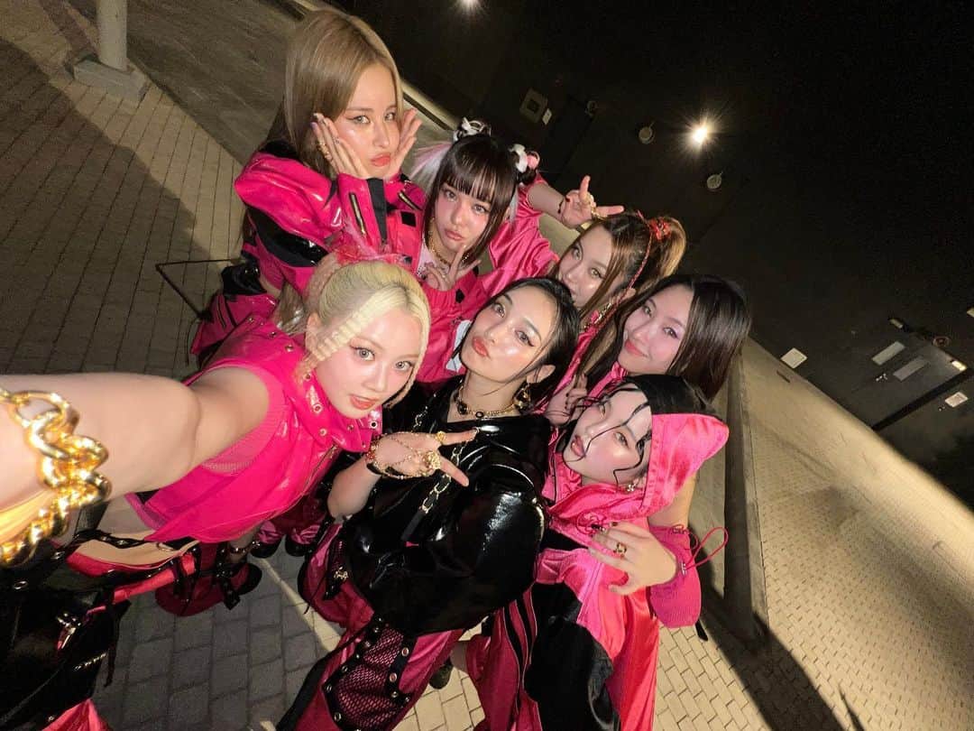 XGのインスタグラム：「Today was officially our first time performing in Abu Dhabi~~!!❤️💭✨🥹🐺 We absolutely had an incredible time with you all tonight!!👏💫🪐 Thank you so much for the warm welcome👽🚀✨ #XG #XGALX」