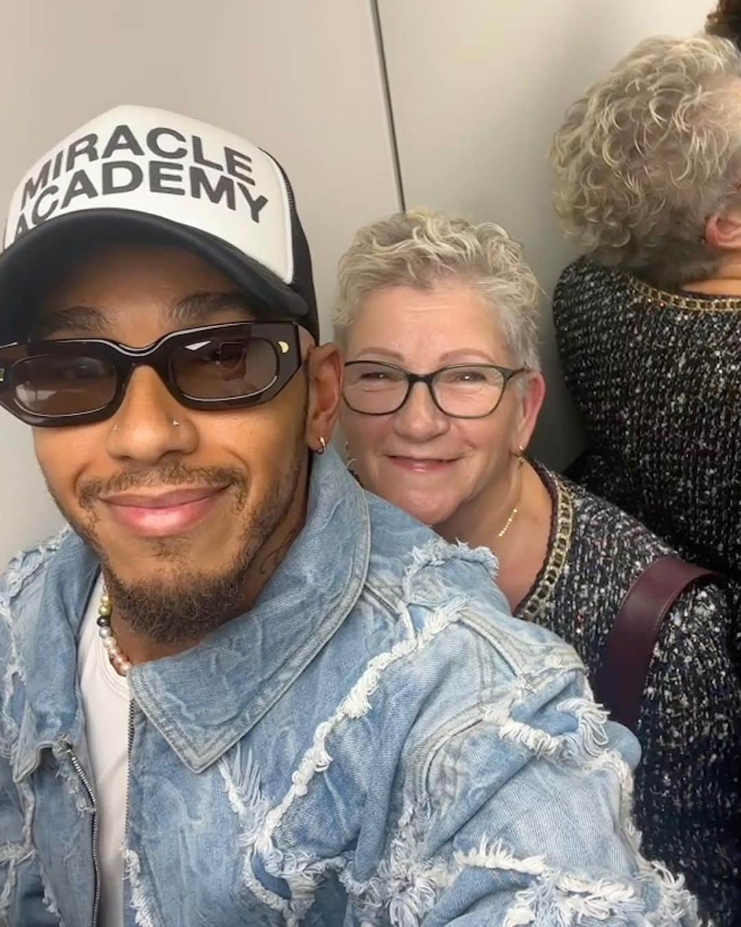 ルイス・ハミルトンさんのインスタグラム写真 - (ルイス・ハミルトンInstagram)「Happy birthday mum, love you always ❤️」11月12日 3時50分 - lewishamilton