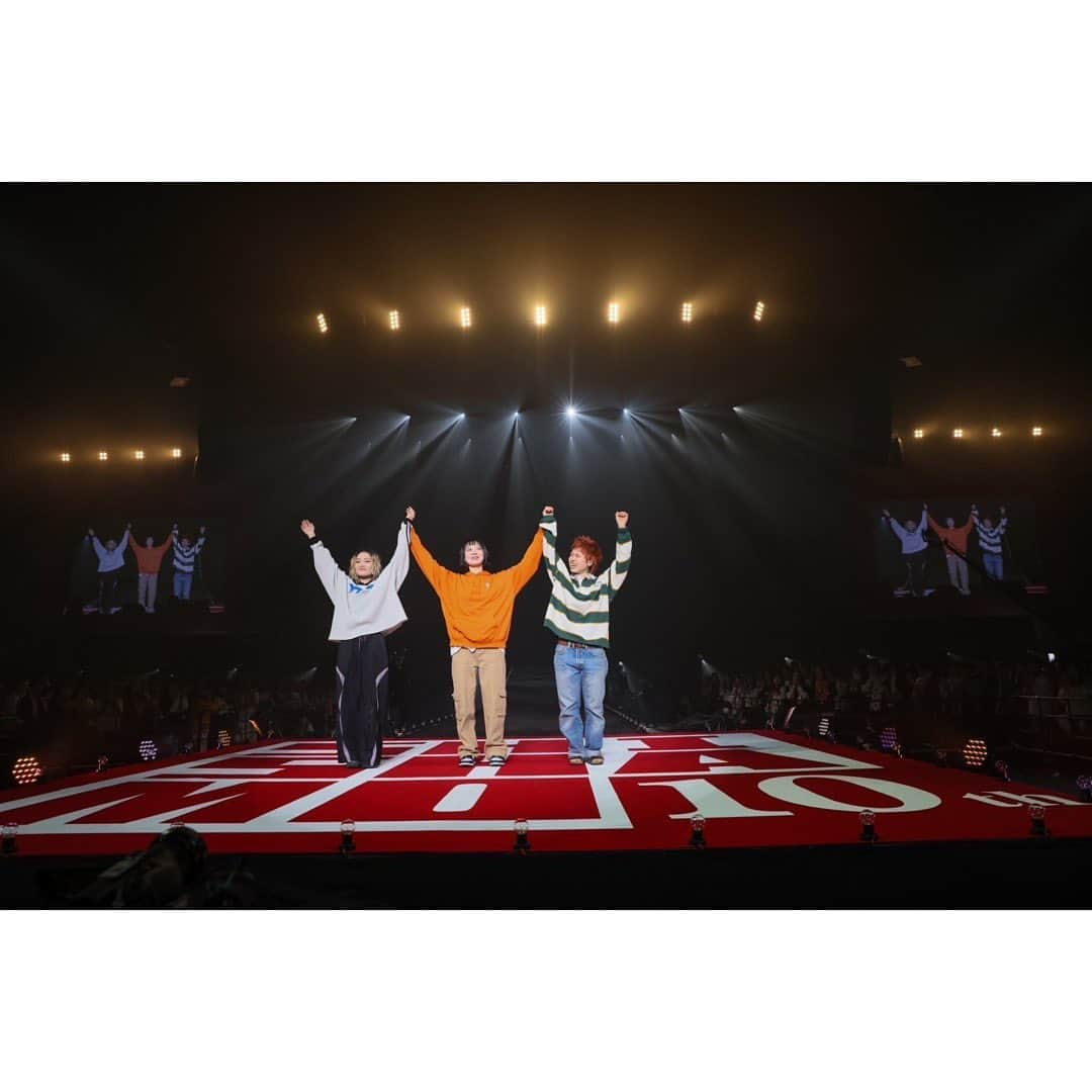 SHISHAMOさんのインスタグラム写真 - (SHISHAMOInstagram)「🐟㊗️ 10th Anniversary Final Live 「FINALE!!! -10YEARS THANK YOU-」㊗️🐟  2023年11月11日(土) SHISHAMO 10th Anniversary Final Live "FINALE!!! -10YEARS THANK YOU-J @神奈川 ぴあアリーナMM  去年の11月からスタートした CDデビュー10周年イヤーの締めくくりライブ🎸!!! 10年の歴史と新旧の楽曲や映像、 アコースティック編成でのライブなど 盛りだくさんの3時間でした🏃‍♀️🏃‍♀️🏃‍♀️💨  お越しくださった皆様、 配信で見てくださった皆様、 ありがとうございました！  photo by 柴田恵理  #shishamo」11月12日 3時52分 - shishamo_official