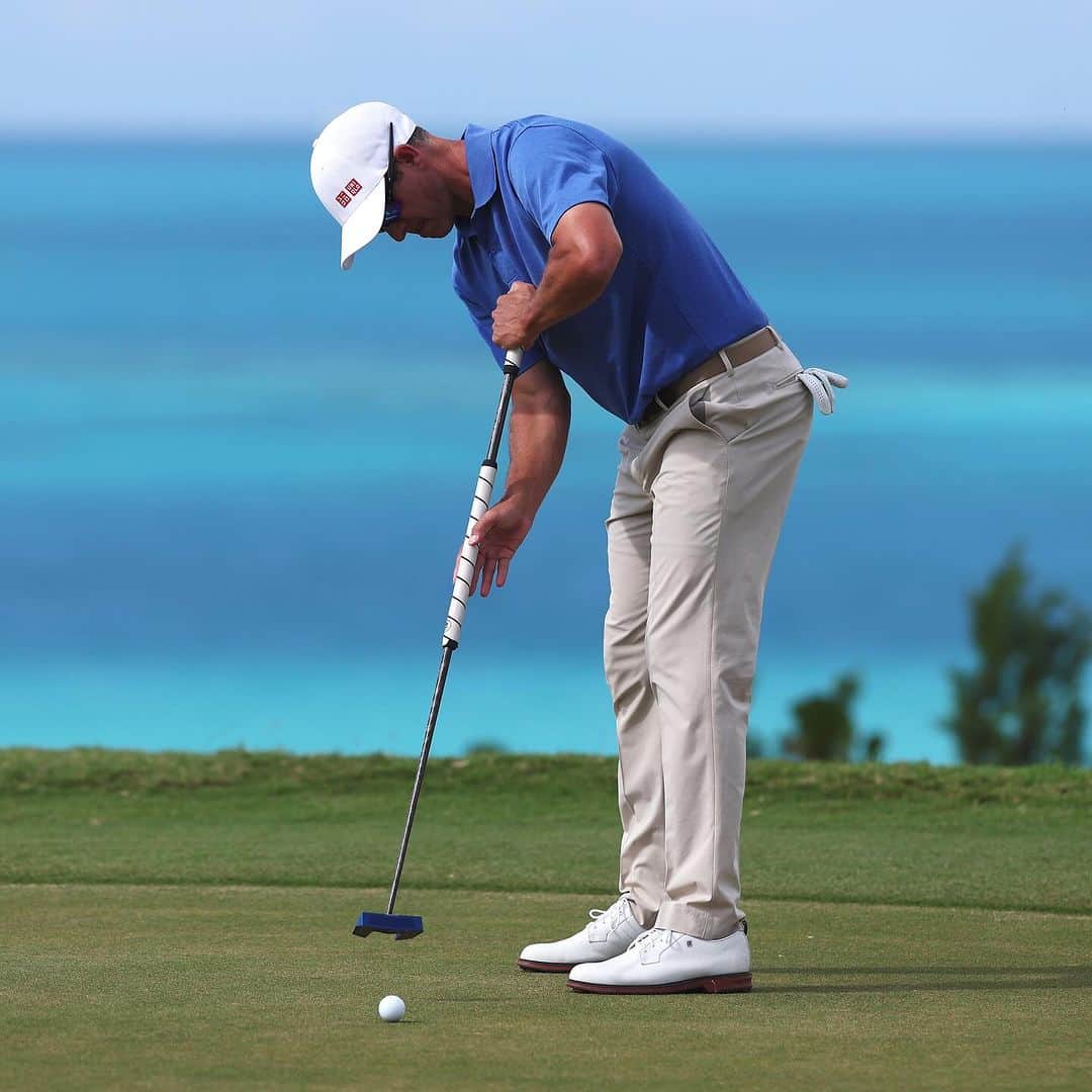 アダム・スコットのインスタグラム：「6 birdies. 3 bogeys. 1 eagle. See you guys tomorrow for the final round! ⛳️✌🏻」