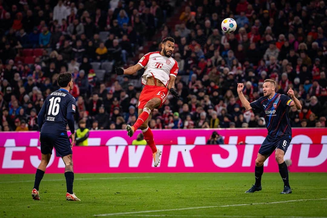 エリック・マキシム・シュポ＝モティングのインスタグラム：「Great victory & atmosphere again in the 🏟️🔥💪🏾 #Çadonne」