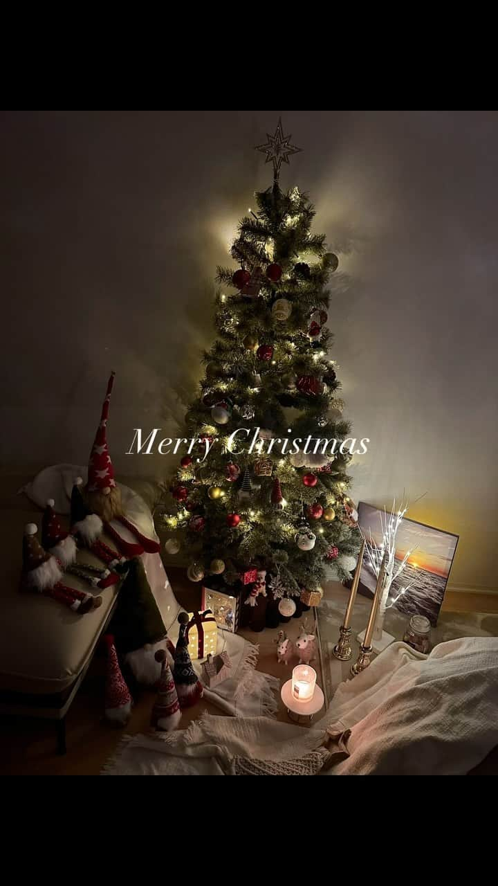 西村麻衣のインスタグラム：「Christmas tree🌲🎄」