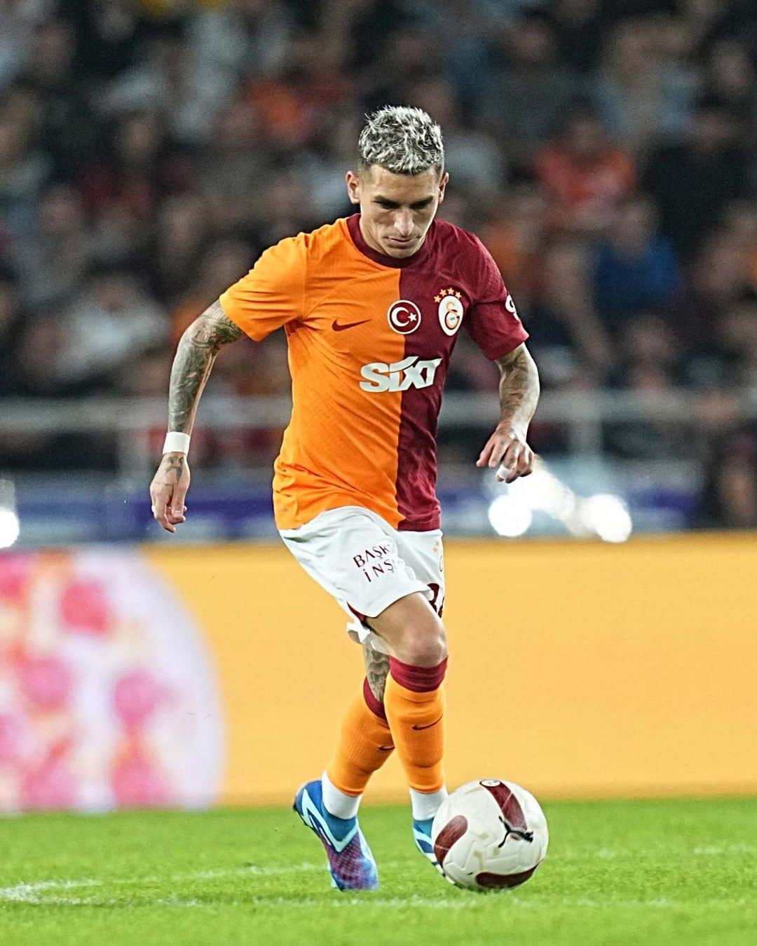 ルーカス・トレイラのインスタグラム：「Today, we simply didn’t measure up. We’re the first to admit we didn’t play well, and we’re ready to get back to work immediately to return to victory. 🦁 #BackToWork  — Hoy simplemente no estuvimos a la altura. Somos los primeros en reconocer que no jugamos bien, y estamos listos para trabajar duro y regresar a la victoria.🦁 #DeVueltaAlTrabajo”  #LT34🐜🇺🇾 💛❤️」