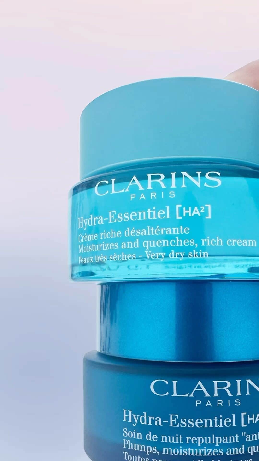 ClarinsUKのインスタグラム：「Get ready to feel your skin looking more plump and radiant than ever…Feel the difference in just 60 seconds!  🩵 DAY 🩵Hydra -Essential [HA2] Silky Cream. Enriched with Clarins’ exclusive Hyaluronic Power Complex for protection against external aggressors, and is a natural moisturiser.  💙 NIGHT 💙Hydra -Essential [HA2] Night Cream. Enriched with Clarins’ exclusive Hyaluronic Power Complex and Squalane to compensate for water loss during the night.  Drop us an 🩵 if you use the Hydra Essential [HA2] range   #Clarins #Skincare #HydraEssential #Hydration」