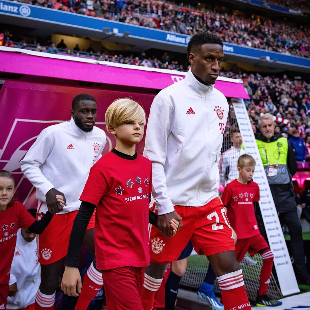 ブナ・サールさんのインスタグラム写真 - (ブナ・サールInstagram)「Good win at home ! 🙌🏾🏟️ +3 points Same energy after the break 👊🏾🔴⚪️」11月12日 4時46分 - bounasarr