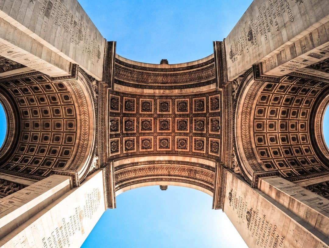 goproのインスタグラム：「Photo of the Day: Straight up symmetry 👌 Snapped by world traveler + GoPro Subscriber @giannis_ntrs for a $500 payday.  Submit your images at GoPro.com/Awards for the opportunity to be featured + paid 💵  @goprofr #GoProFR #GoPro #GoProTravel #Paris #TravelPhotography #Architecture」