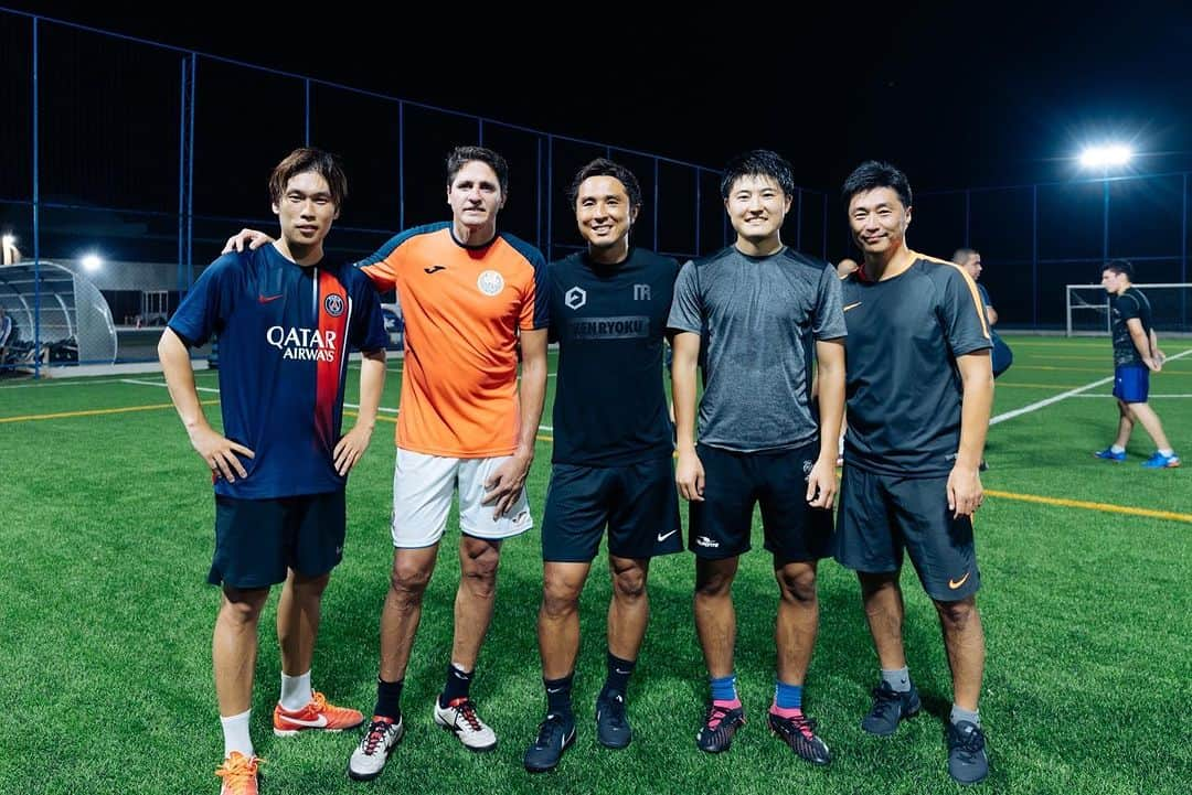 那須大亮さんのインスタグラム写真 - (那須大亮Instagram)「エジミウソンに誘われて参加したサッカー⚽️  様々な職業の方々がいる中試合が始まれば職業、役職関係なし！！ 本気で要求、適当なプレーするなら厳しい言葉がとんでくる 口喧嘩は当たり前 (おじさん達の口喧嘩は新鮮でした笑)  遊びサッカーも本気🇧🇷  本気だからこその要求、本気だからこそ楽しい  ブラジルきて毎日刺激うけてます‼️  #edmilson  #林善徹 #小田周介 #土屋翔」11月12日 5時15分 - nasudaisuke_official