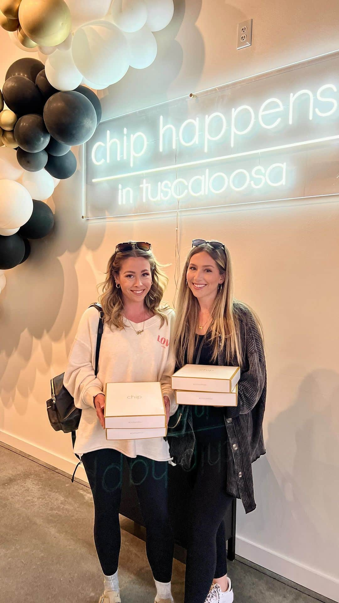 Tracy and Stefanieのインスタグラム：「Trying @chipcookiesco for the first time! Shoutout to our local #chipcookies for inviting us in!! Have you guys tried it?! #tastetest #cookietastetest #cookiesoftheweek」