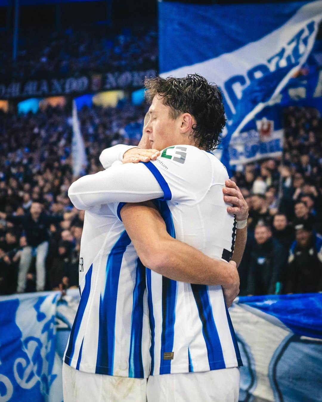 ヘルタ・ベルリンのインスタグラム：「Aus dem Rückstand in die Führung! 😮‍💨😇 Ab in die Pause.  . . #BSCKSC ⏸️ | 2:1 | #HaHoHe」