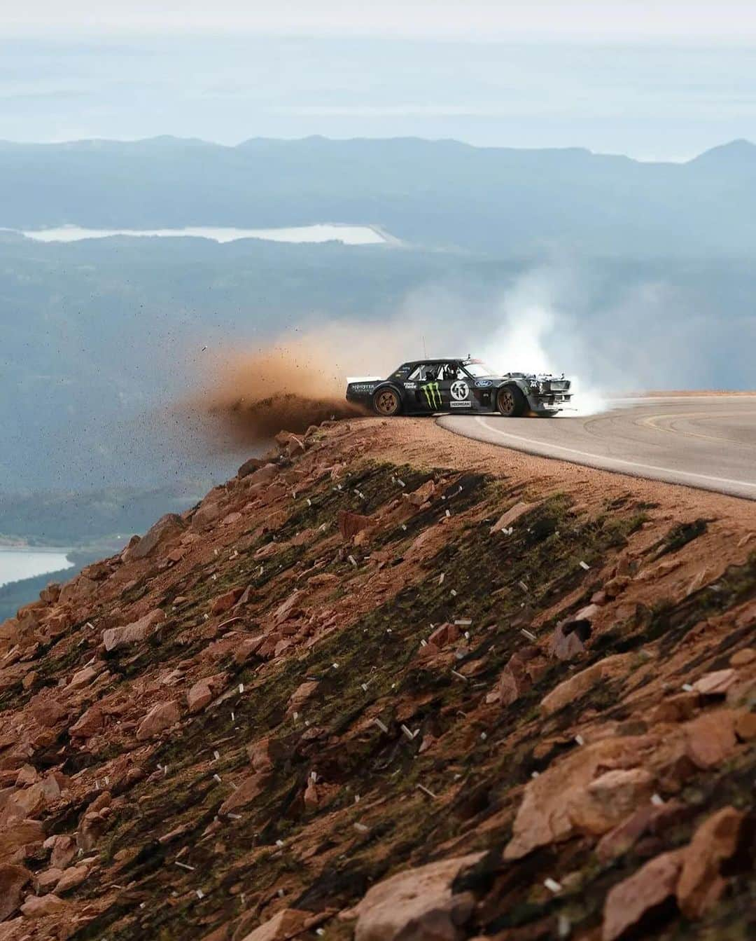 ケン・ブロックさんのインスタグラム写真 - (ケン・ブロックInstagram)「6 days left for the Larry Chen auction on Bring A Trailer!  Perhaps one of @larry_chen_foto ‘s most famous photos, this is @kblock43 drifting the #Hoonicorn on the outside of Evo Corner (way too far on the outside in the opinion of Lucy), and it’s easy to see why it’s so well-known. Ken believed in giving everything he had to whatever project he was currently working one. He wasn’t going home without getting this shot of being right on the edge. Larry captured it perfectly.  #KB43VER #43Institute #LarryChen #BringATrailer #Pennzoil #Auction #Photoshoot #KenBlock #BlockHouseRacing #AutomotivePhotography」11月12日 5時27分 - kblock43