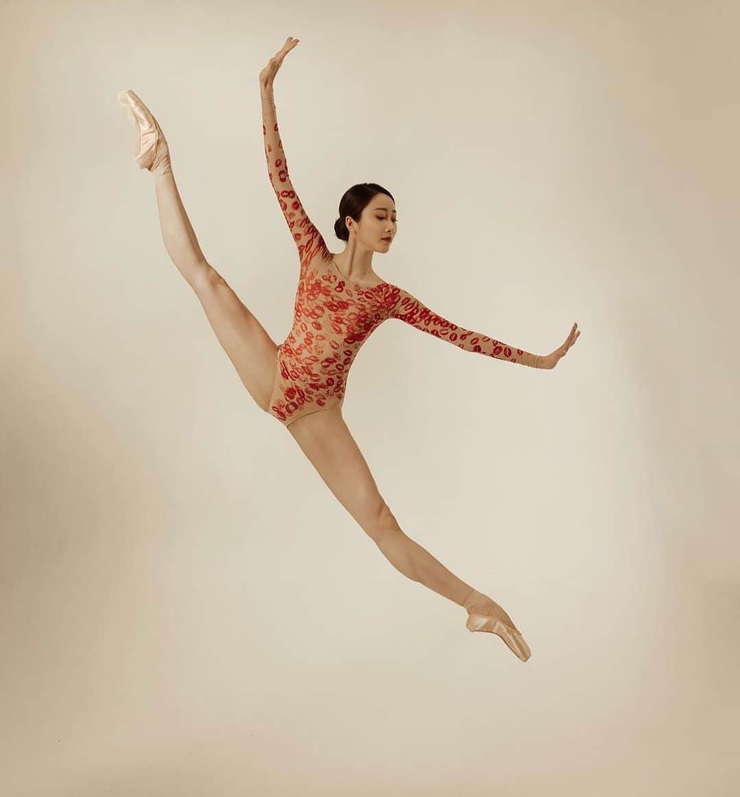 Ballet Is A WorldWide Languageさんのインスタグラム写真 - (Ballet Is A WorldWide LanguageInstagram)「Stunning 🫶🏻 @jade_yyt   #worldwideballet 🤍」11月12日 5時39分 - worldwideballet