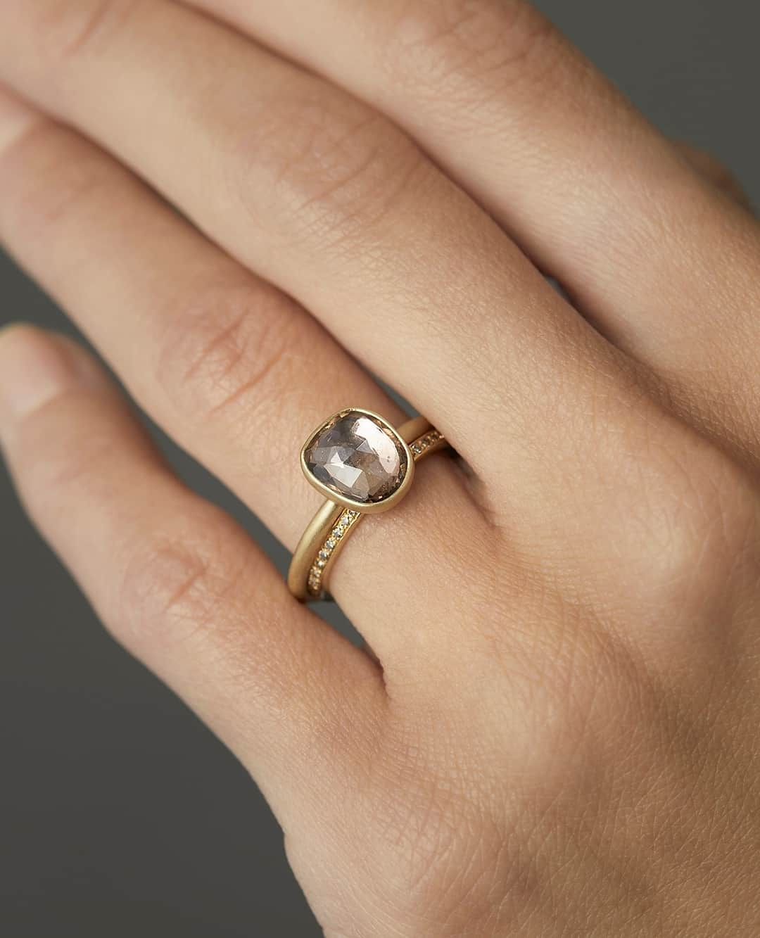 サトミ カワキタさんのインスタグラム写真 - (サトミ カワキタInstagram)「Our multifaceted 1.55 Carat One-of-a-Kind Rose Cut Orange Tourmaline Ring glows bright whether worn alone, or paired with one of our stacking rings.」11月12日 6時00分 - satomi_kawakita_jewelry