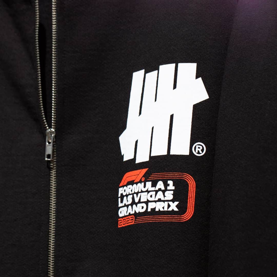 UNDFTDさんのインスタグラム写真 - (UNDFTDInstagram)「Undefeated x Formula 1 Las Vegas Grand Prix  The UNDEFEATED x F1 LVGP Lockup Zip Hoodie and Logo Hoodie are both made from 100% cotton brushback fleece. The Lockup Zip Hoodie features a soft-hand screen printed UNDEFEATED wordmark on the back with the UNDEFEATED x F1 logo lockup on the left side of the chest. The Logo Hoodie features soft-hand screen printed UNDEFEATED x F1 logo lockups on the front, back and right sleeve.  Available Monday, 11/13 at 11am at all UNDEFEATED Chapter Stores and 8am PST at Undefeated.com」11月12日 6時00分 - undefeatedinc