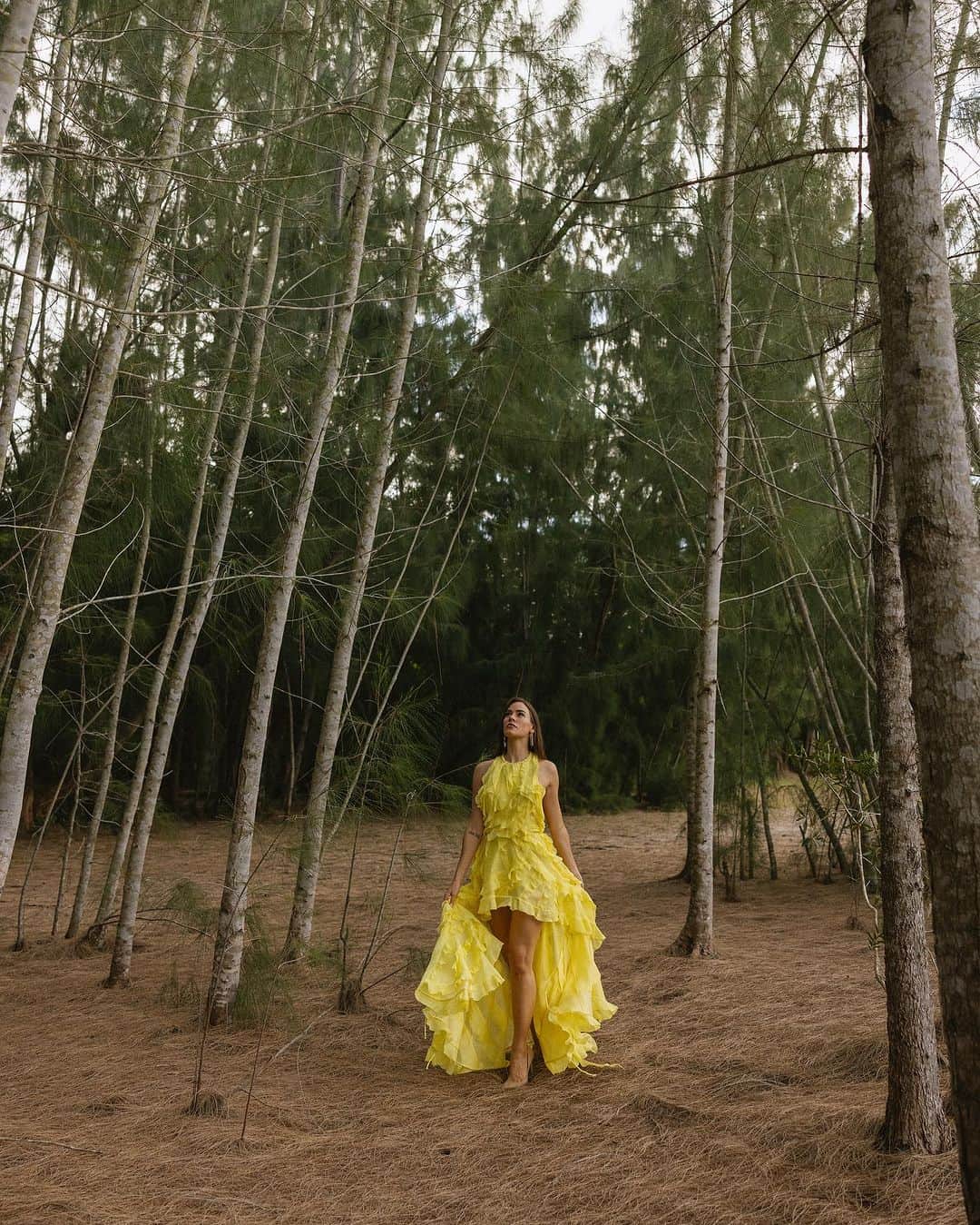 クリスタ・B・アレンのインスタグラム：「11.11.23 🌞 it’s my birthday! my wish now is for young women to really, truly understand that anything is possible. because it IS!!   my perpetual wish is for the maintained health of my loved ones and to be surrounded by authentic, uplifting people. so far, so good. imagery by the inimitable @danielaescobarph in Florida 💛✨」