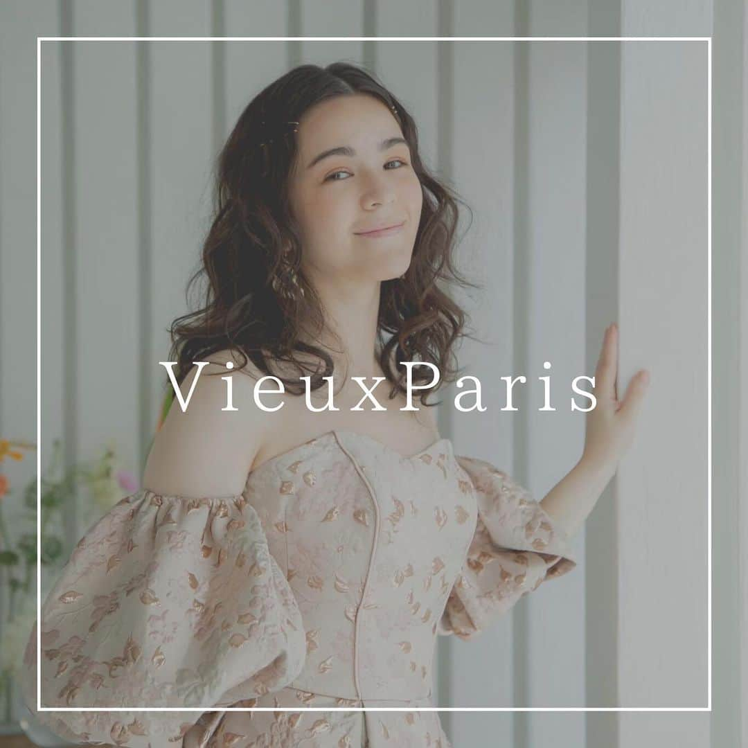 dress shop Vieux Parisさんのインスタグラム写真 - (dress shop Vieux ParisInstagram)「beige color  ジャガードのドレスは naturalな ベージュカラーに 高級感をプラス  #vieuxparis #dresssalonvieuxparis #ヴュパリ #ウェディングドレス #コンセプトウェディング #オリジナルウェディング #ヴュパリオリジナル #ウェディングヘア #韓国風前撮り #結婚式写真 #結婚式ドレス #挙式ドレス #前撮りヘア #前撮りポーズ #前撮りレポ #前撮り準備 #結婚式へア #結婚式ブーケ #ヘアスタイル #花嫁美容 #花嫁へア #髪飾り #ブライダル撮影 #2023夏婚 #2023秋婚 #プレ花嫁 #プレ花嫁さんと繋がりたい #ララ嫁さんと繋がりたい #ララ嫁 #ララシャンス」11月12日 6時27分 - vieux_paris_