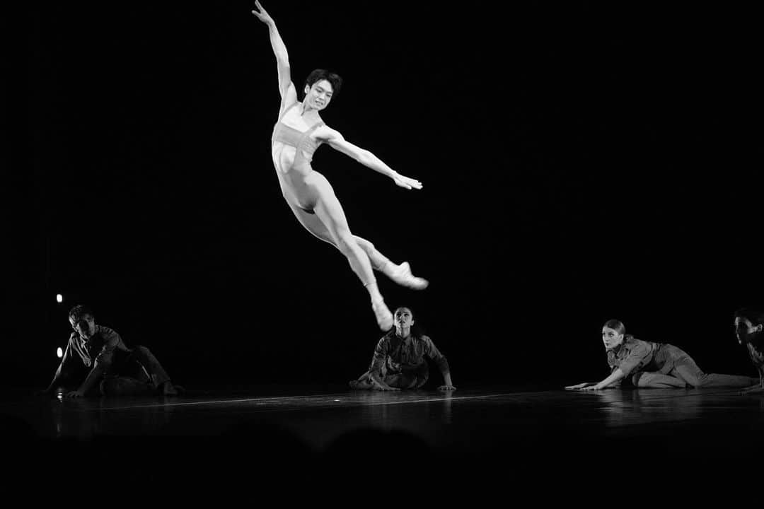 小林十市さんのインスタグラム写真 - (小林十市Instagram)「À propos d’aujourd’hui… Matinée et soirée double Show🙌🏼🔥  #bejartballetlausanne #fujifilm#fujifilmxseries #fujifilmglobal #fujinon60mm  #fujifilmxpro3 #fujixpro3 #xpro3 #acros」11月12日 6時33分 - monsieur_11