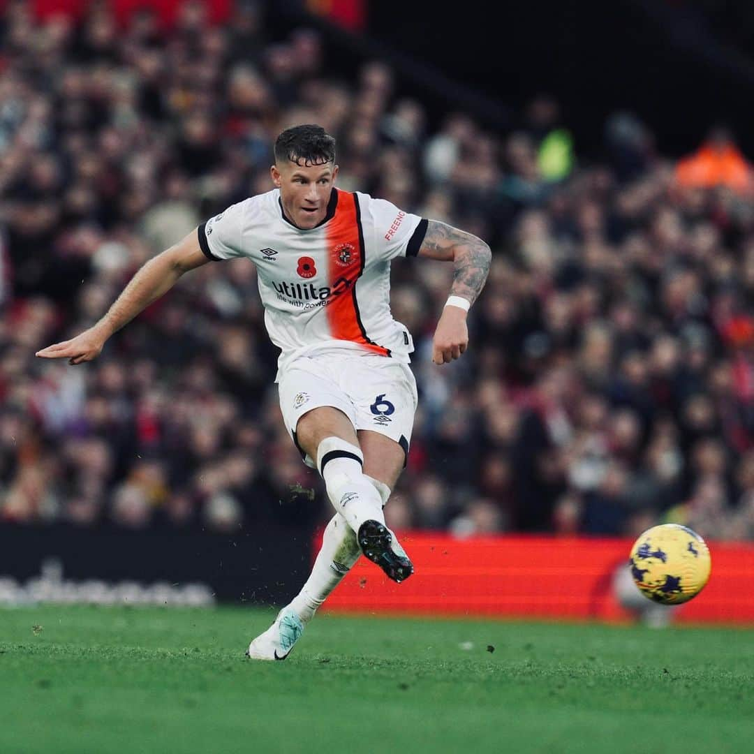 ロス・バークリーのインスタグラム：「Not the result we was after but we’ll come back stronger after the break! Thanks for the support today @LutonTown 💪🏻」