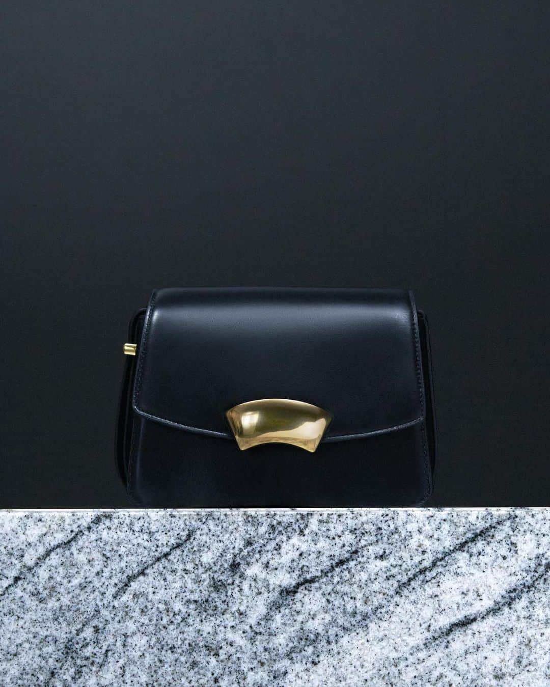 3.1フィリップリムのインスタグラム：「DID YOU BRING YOUR ID? INTRODUCING THE ID SHOULDER BAG  The ID family of bags is ageless – a timeless staple for the every day, every way. Our new signature hardware takes inspiration from classic ID bracelets, marrying sculptural elements with structured silhouettes.」